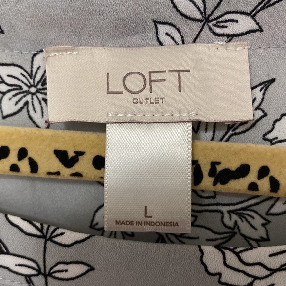 Loft Floral Blouse - Picture 2 of 5